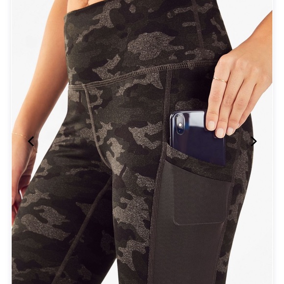 Mila Camo 7/8 high waisted pocket mesh small - Picture 3 of 5